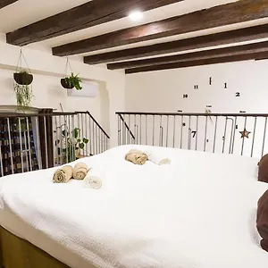 sweet-getaway-loft-new-central-parking.hotels-in-ljubljana.com/